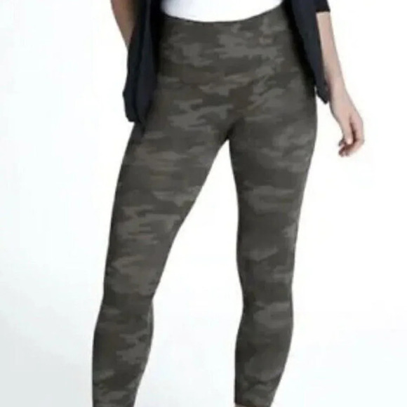 NWT SPANX Look At Me Now Cropped Leggings in Sage Camo.  Sz: Large - Picture 1 of 7